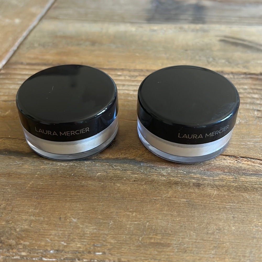 Laura Mercier Translucent Mini Loose Setting Powder!